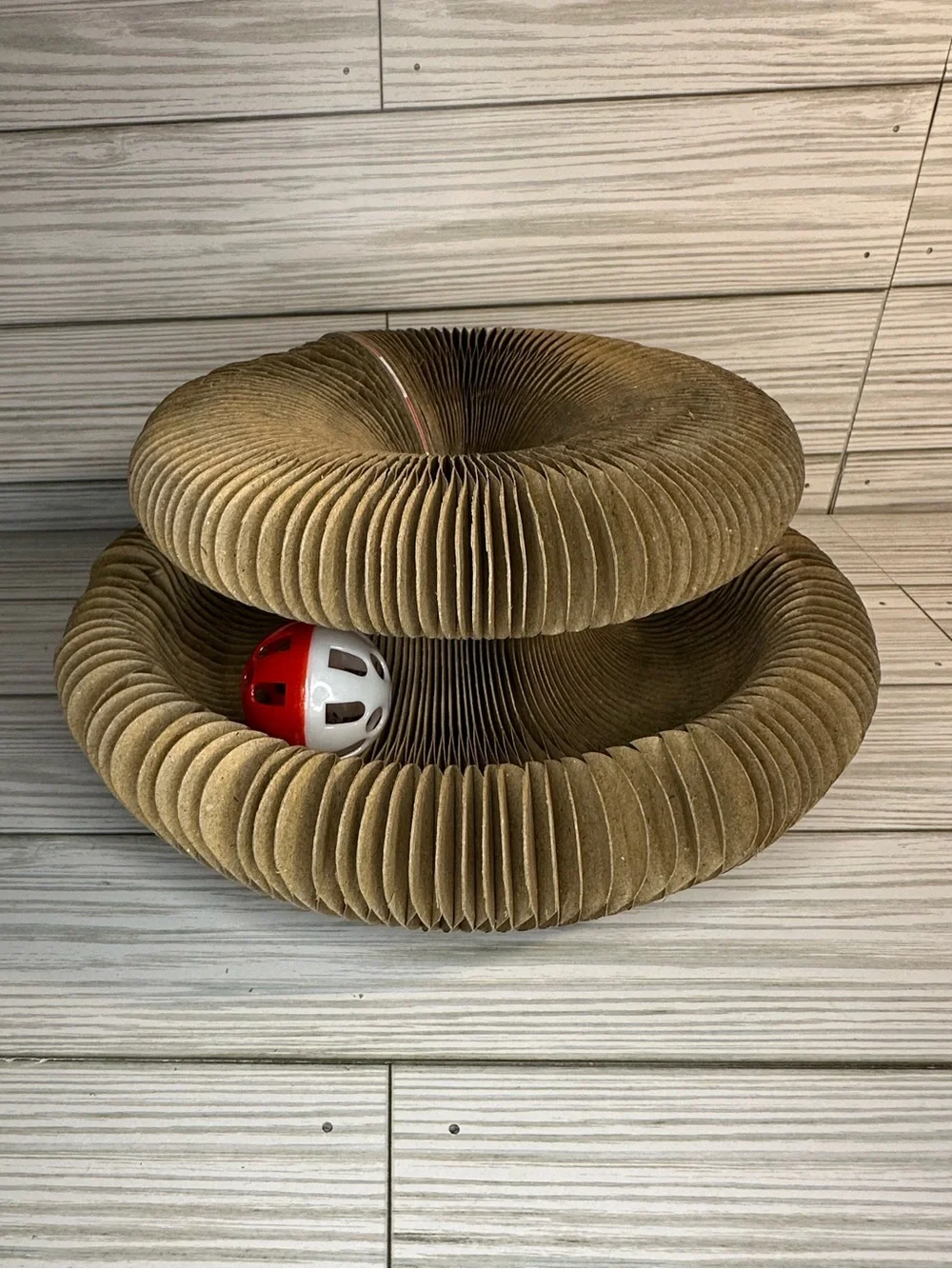 Interactive Curved Cardboard Cat Toy with Red Play Ball Entertainment